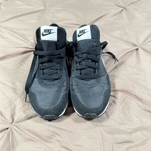 Nike Men’s Black and White Casual Sneakers